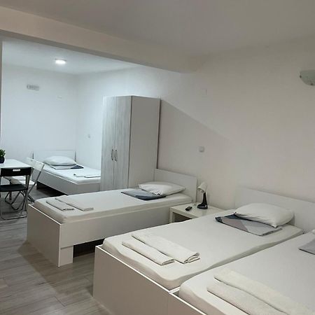 Tiki Apartments غيفيغليا المظهر الخارجي الصورة