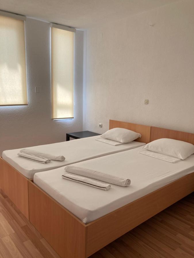 Tiki Apartments غيفيغليا المظهر الخارجي الصورة