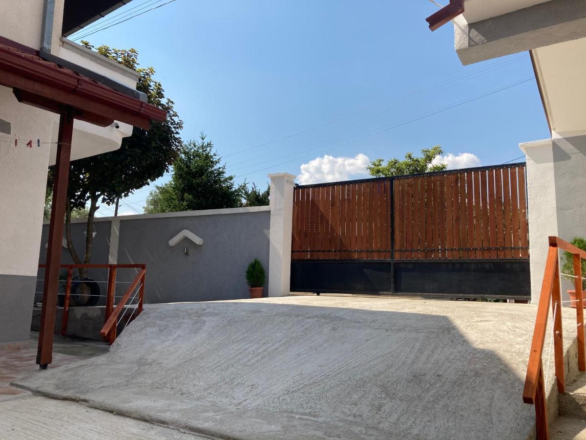 Tiki Apartments غيفيغليا المظهر الخارجي الصورة