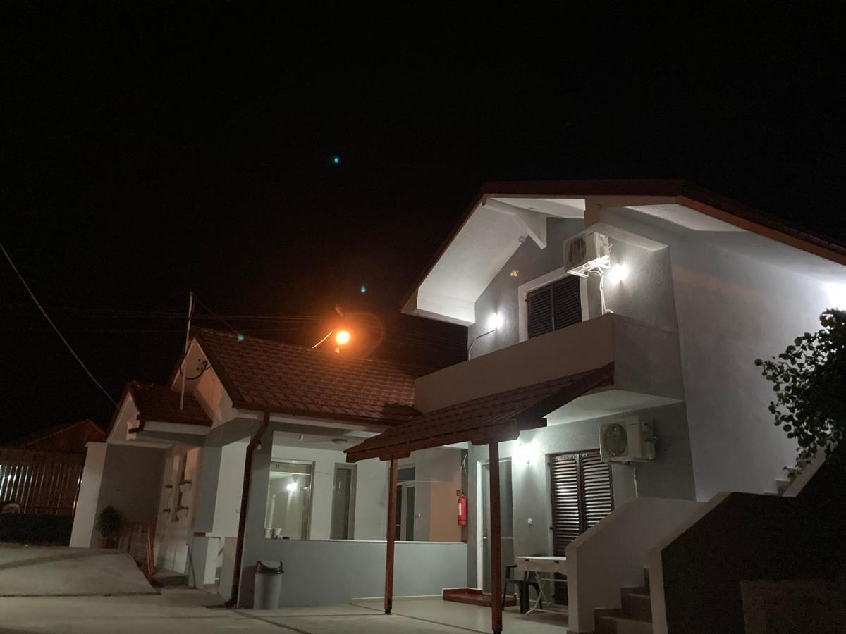 Tiki Apartments غيفيغليا المظهر الخارجي الصورة