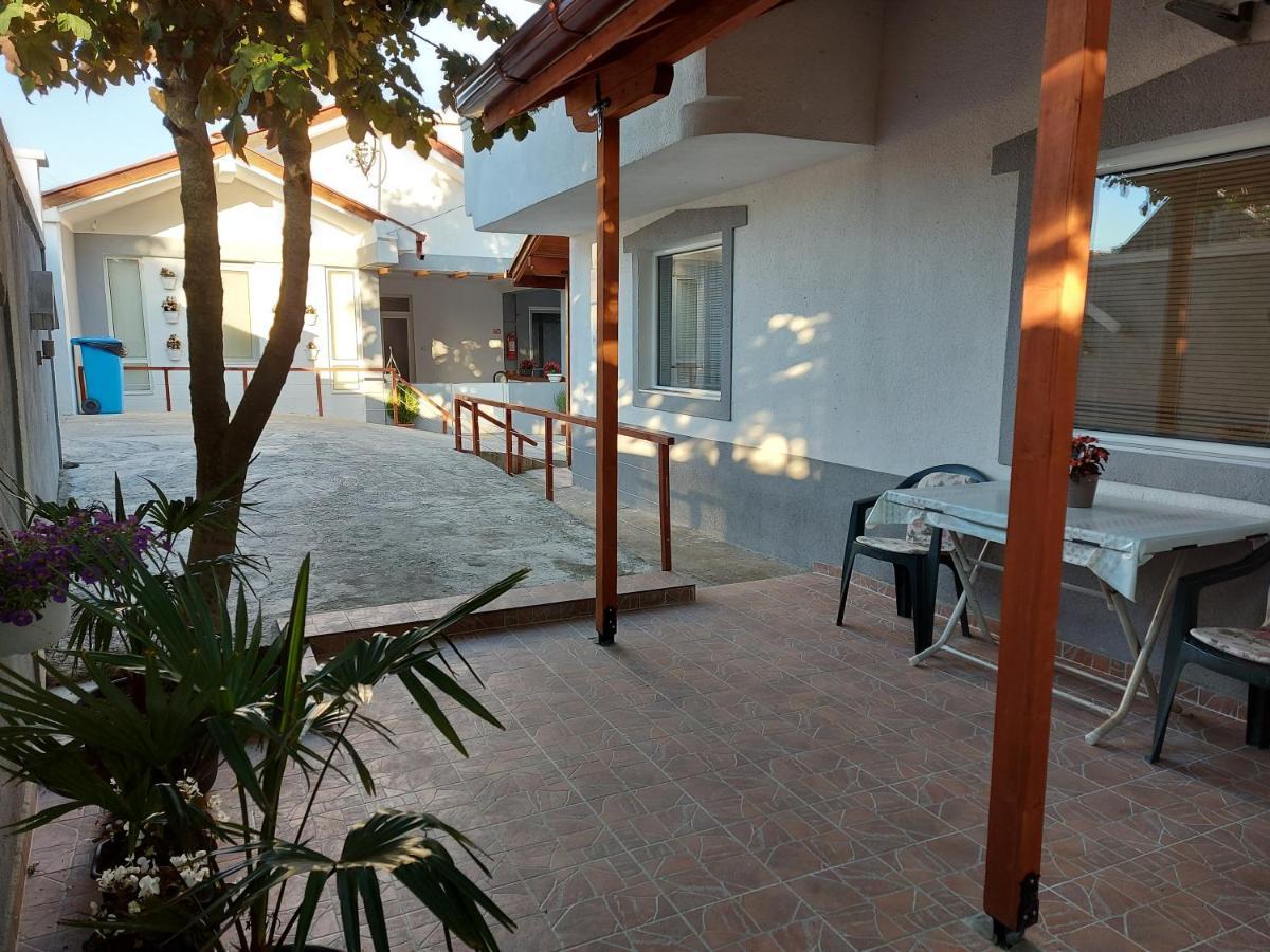 Tiki Apartments غيفيغليا المظهر الخارجي الصورة